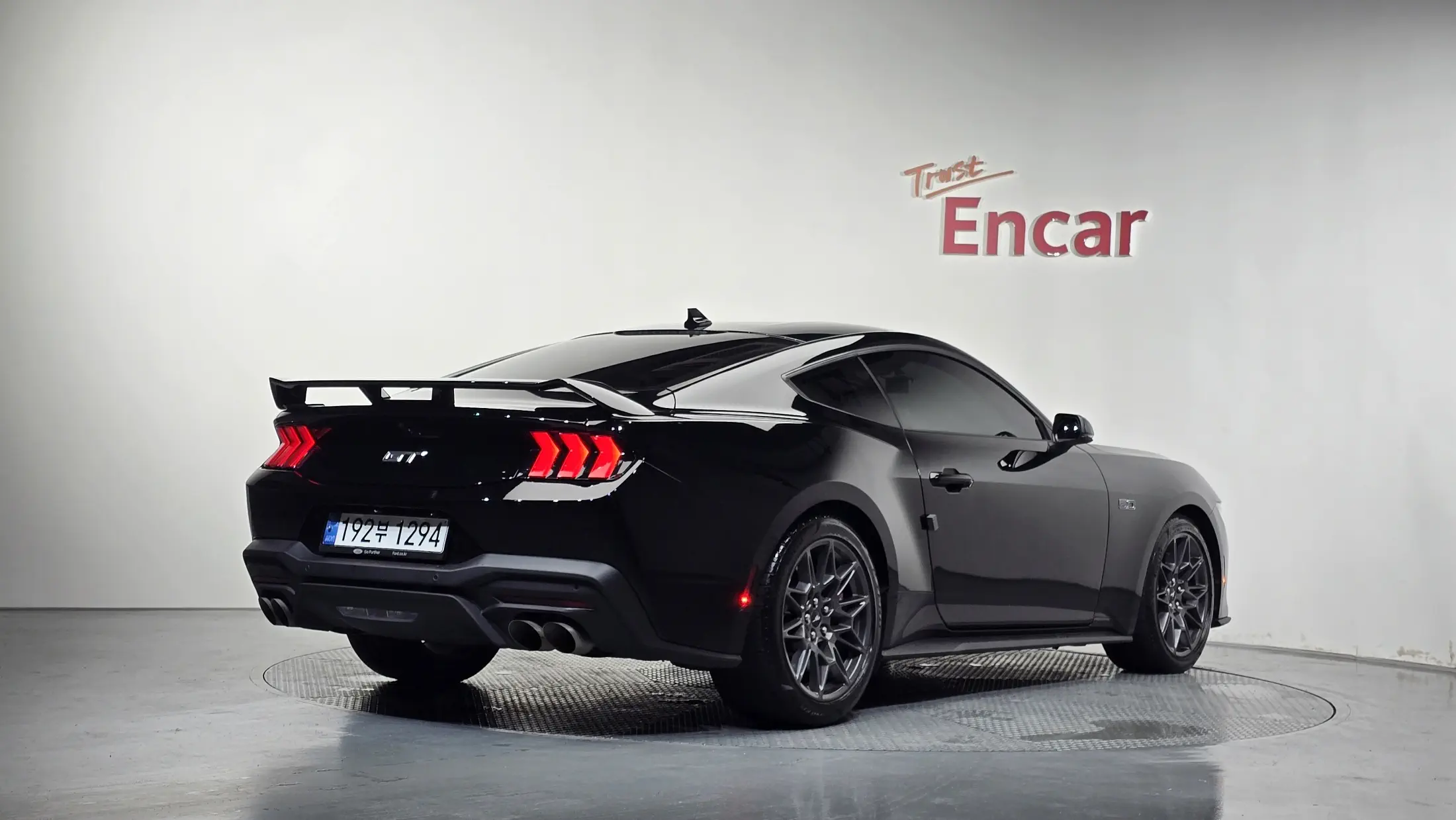 FORD MUSTANG 2024 г.